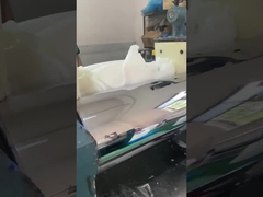 Pas je siliconen slap armband aan.