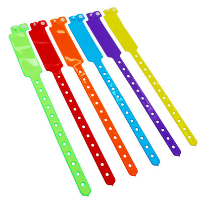2000pcs aangepaste vinyl pvc polsbandjes in een karton