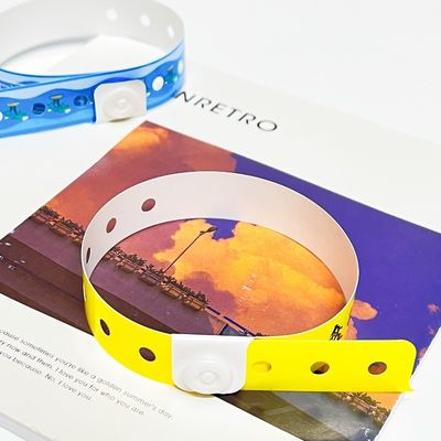 Custom PVC polsbandjes Custom Logo Kleur Vinyl PVC Promotie Activiteit Armband Polsband