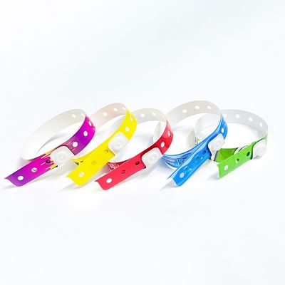Custom logo waterdichte PVC polsbandjes in verschillende kleuren voor promoties
