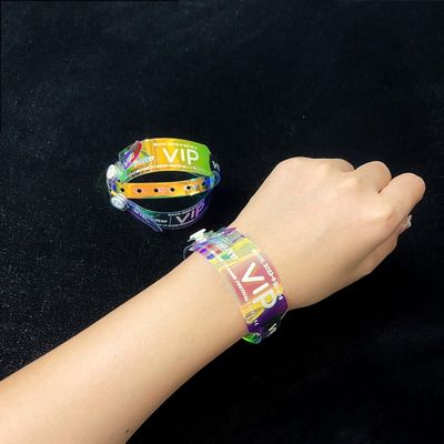 Leverancier Groothandel Waterdicht Glanzend Armband Custom Logo Promotioneel Geschenk Evenement Glitter Transparent Laser PVC Armband