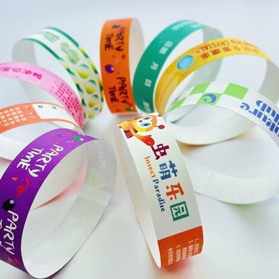 Goedkope verstelbare Tyvek Event Armbanden Scan De Barcode Evenementen Verscheidenheid van Kleuren Papier Event Armband