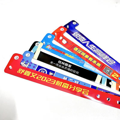 Custom logo vinyl pvc polsbanden promotie cadeau artikelen L vorm één laag pvc waterdicht kleurrijk papier polsbandjes