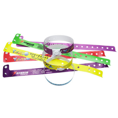 Custom Promotion Gift Items Logo Vinyl PVC Armbanden Eénlaag PVC Waterdicht Kleurrijk Papier