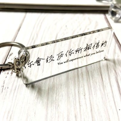 2 mm transparante acryl sleutelhanger met metalen ring en mode eenvoudige letter woord ontwerp