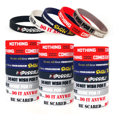 Gepersonaliseerde siliconen armbanden perfect voor voetbal en basketbal.