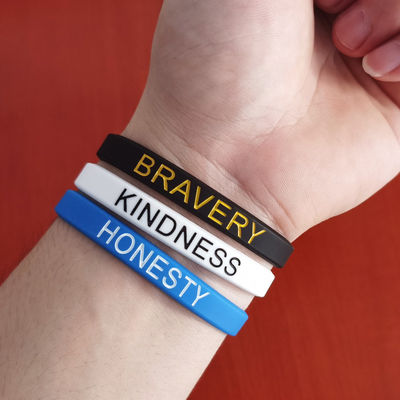 Opvallende siliconen armbanden Op maat gemaakt cadeautjes voor zakelijke evenementen en promoties