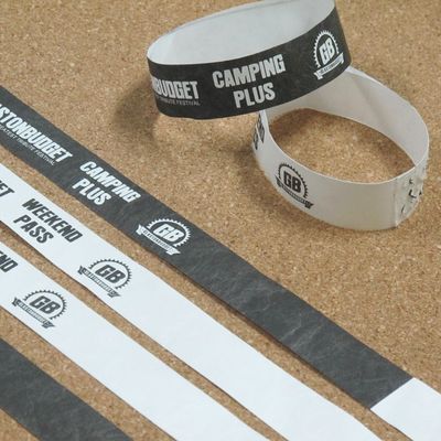 Fabrikant Custom VIP papieren armbanden Waterdicht Sequentiële nummering Tyvek papieren polsbanden Voor festival evenement