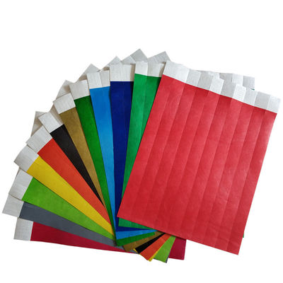 Aangepaste sequentiële genummerd met aangepaste logo Tyvek polsbanden waterdichte bescherming voor event management
