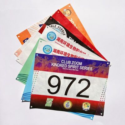Digitaal plaat Sport Race Bib Nummer Stof Op maat gemaakte sportieve nummerboek voor marathonlopende evenementen
