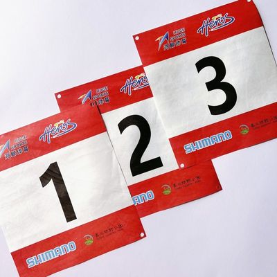 Gepersonaliseerde volkleurige logo waterdicht Tyvek Bib Numbers Training Bib Numbers Race Bib Numbers Voor Marathon gratis pinnen
