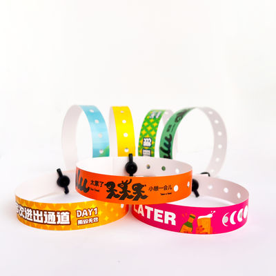 Eenmalige pvc polsbanden leverancier waterbestendig aanpasbaar logo tekst evenement partij armband