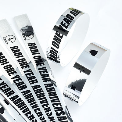 Zilveren holografische polsbandjes voor volwassenen en kinderen MOQ 100 stuks Voeg logo-tekst toe