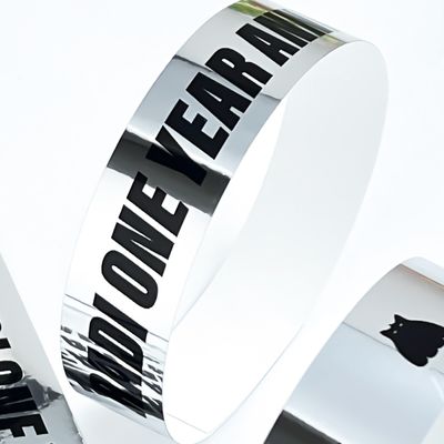 Modieus zilver holografisch wegwerpsaperen armband Glitter stijl evenement toegangsbewijs met logo